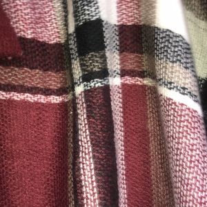 🟢 red plaid scarf